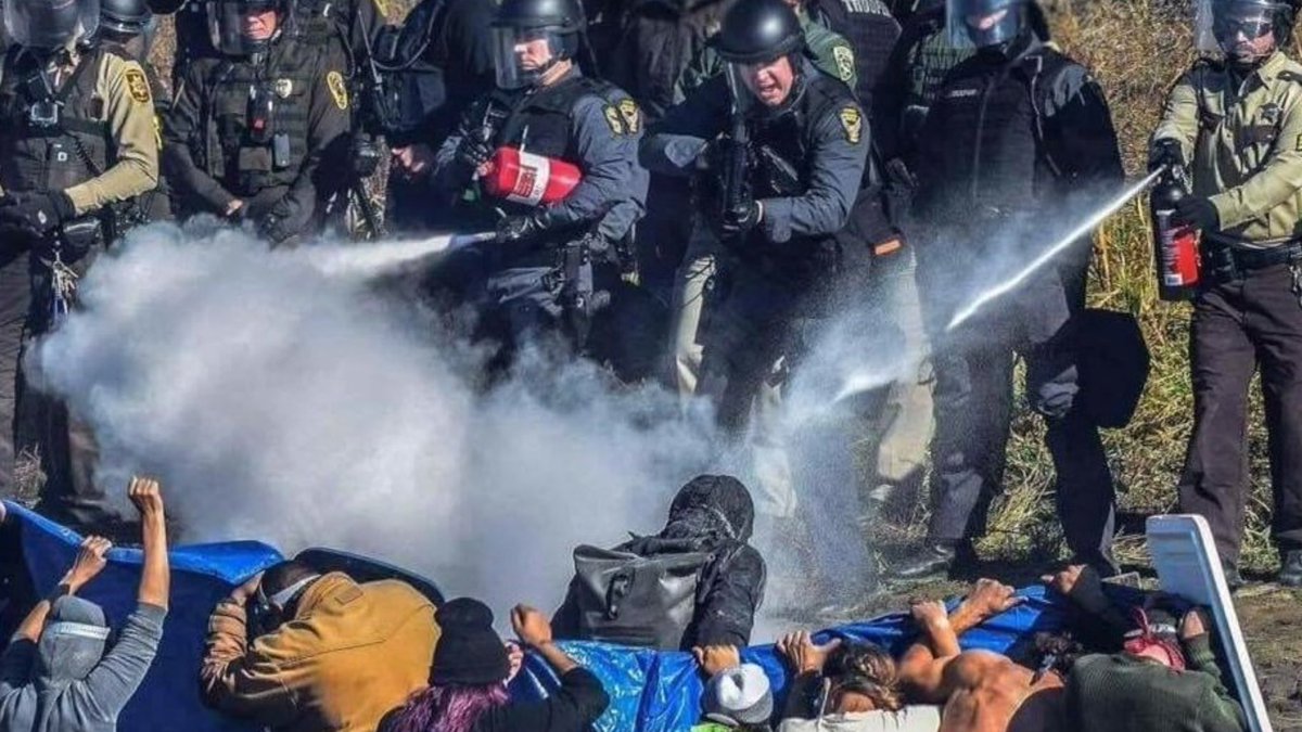 joshfoxfilm's tweet image. Dear MSM, we are not rioters. We are peaceful. This is 400 yrs of Native history. The cops are brutal. This is the violence of oil &amp;amp; gas.
