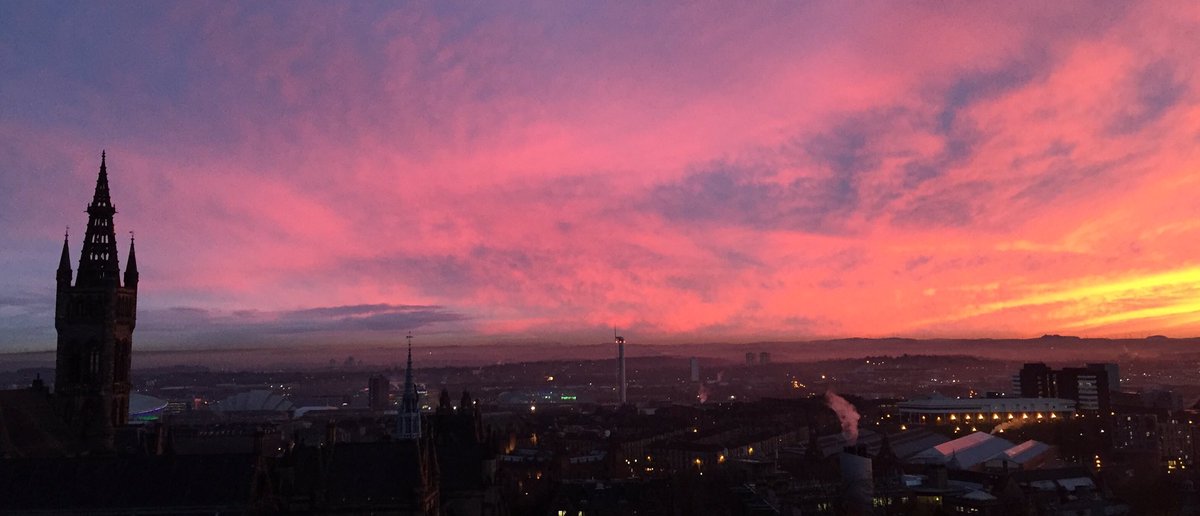 UofGlasgowASC's tweet photo. An astonishing sunset from level 12 of @uofglibrary today @UofGlasgow https://t.co/dzQTWZtTeg