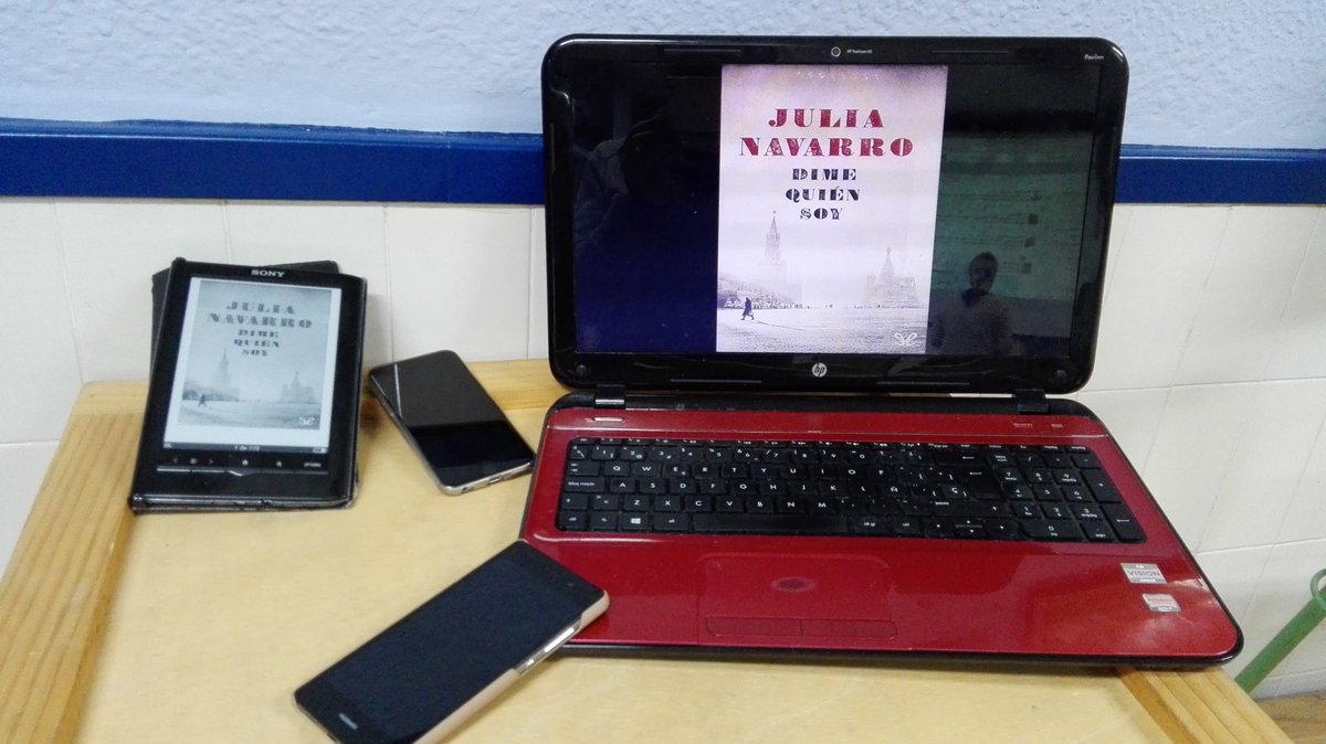 Profes_Lectors's tweet image. En quin format llegim? En qualsevol: pdf,mòbil, ordinador, tauleta...