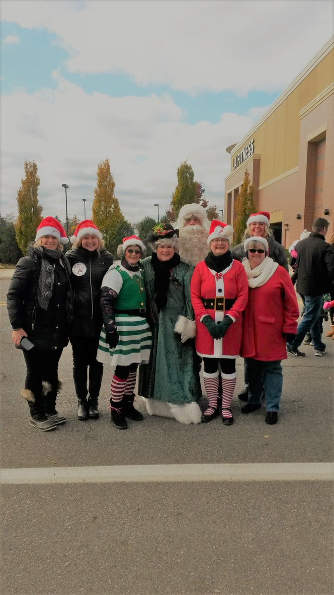 ROYOUTHASST's tweet image. Royal Oak Youth Assistance had a great time walking in the Holiday Magic parade on Sunday.  We love our Royal Oak community!