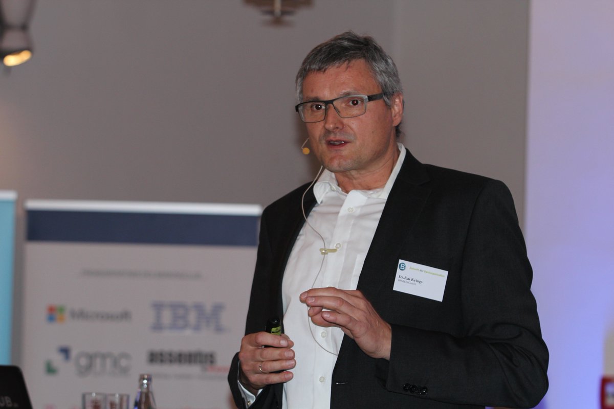 BANKINGCLUB's tweet photo. #Digitalisierung im #Prozessmanagement: Dr. Kai Krings - @BPMOGmbH #bczdb16 https://t.co/kukk6uHxq8