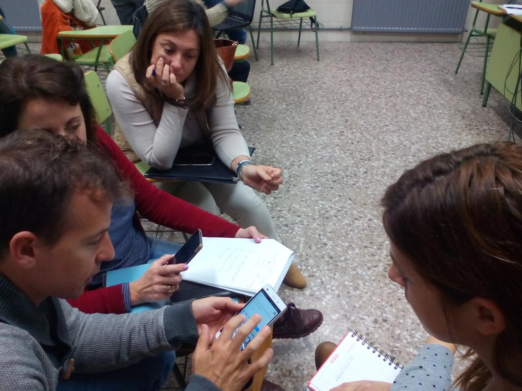 Profes_Lectors's tweet image. llegim en equip 📕 hem triat fer una lectura compartida. Una experiència xula i recomanable 👌 #cecvcontemlecturaavl