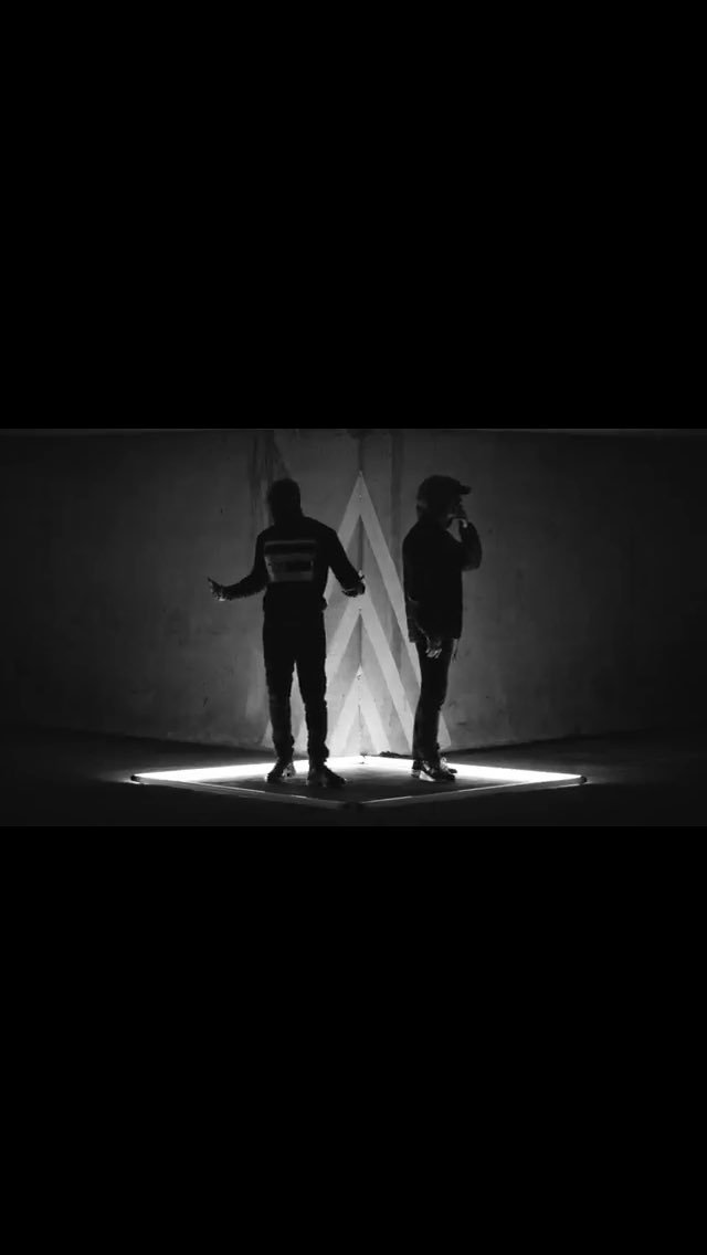 who_is_annaa's tweet photo. 🔥🔥🔥🔥🔥 https://t.co/o5jpsmqAs6 @nekfeu @DossehLaFamine #YURI #PutainD'époque https://t.co/aQtaxhcjiJ