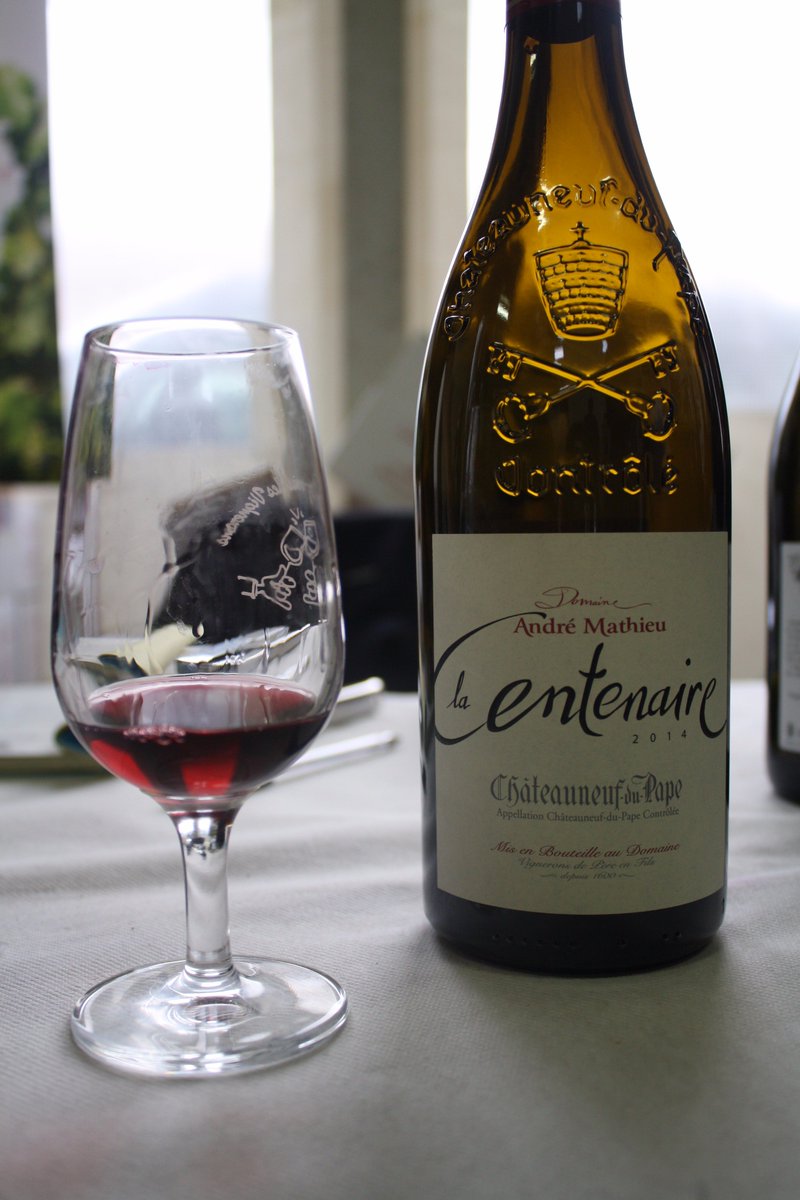 EmmaEtl's tweet photo. Nouvel épisode de "La petite robe en vadrouille" au RDV des vignerons #VIP #Chateauneufdupape #AndreMathieu #Vins ! https://t.co/oOdDGWvZYB https://t.co/mHt3aD8qdG