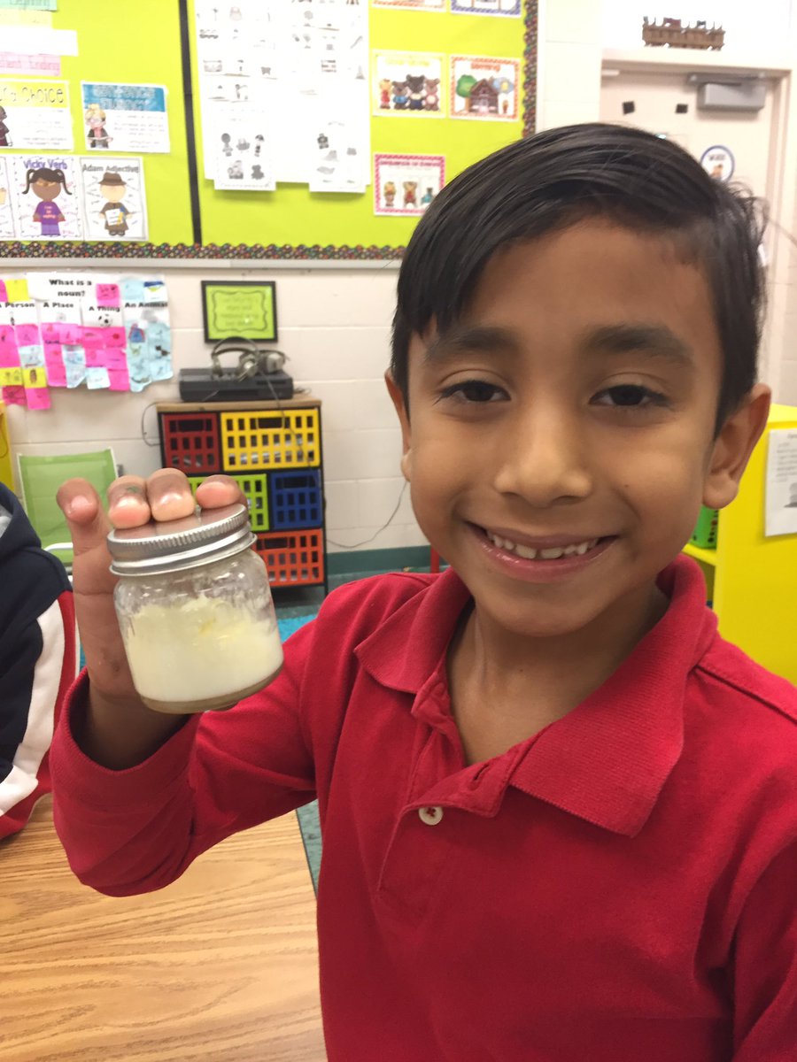 leeloCPE1's tweet image. Making butter!What changes do you see?-#lifelongago @blackbearsroar @collierschools @CollierScience