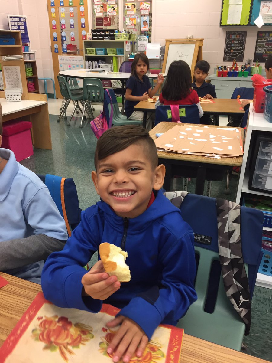 leeloCPE1's tweet image. Making butter!What changes do you see?-#lifelongago @blackbearsroar @collierschools @CollierScience