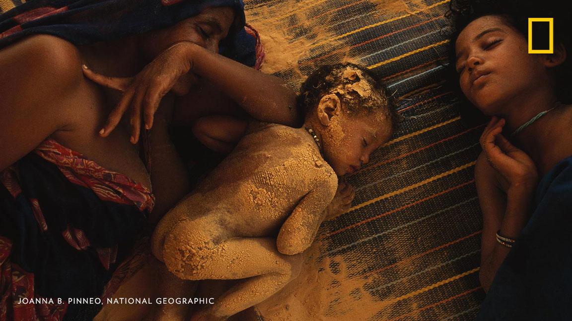 NatGeoPhotos's tweet photo. Eyeopening photos explore the places where people sleep in different parts of the world:https://t.co/HguyffCeiv https://t.co/WtbIxWwzXf
