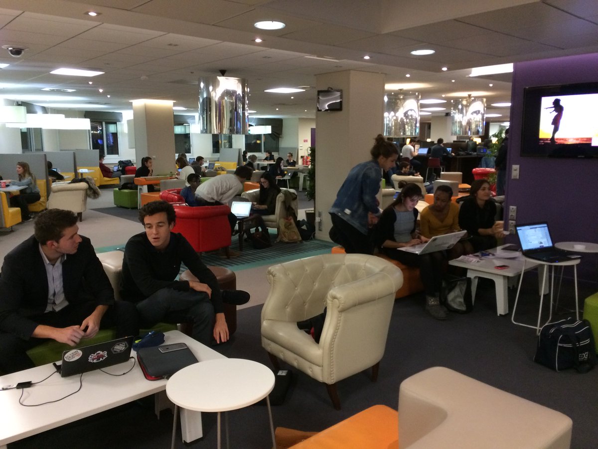 espaceprepas's tweet photo. Échanges avec des étudiants et visite du campus de @kedgebsMRS, un superbe lieu d'études et de vie. @LeHubKBS impressionnant de modernité. https://t.co/u1bTrYSkyd