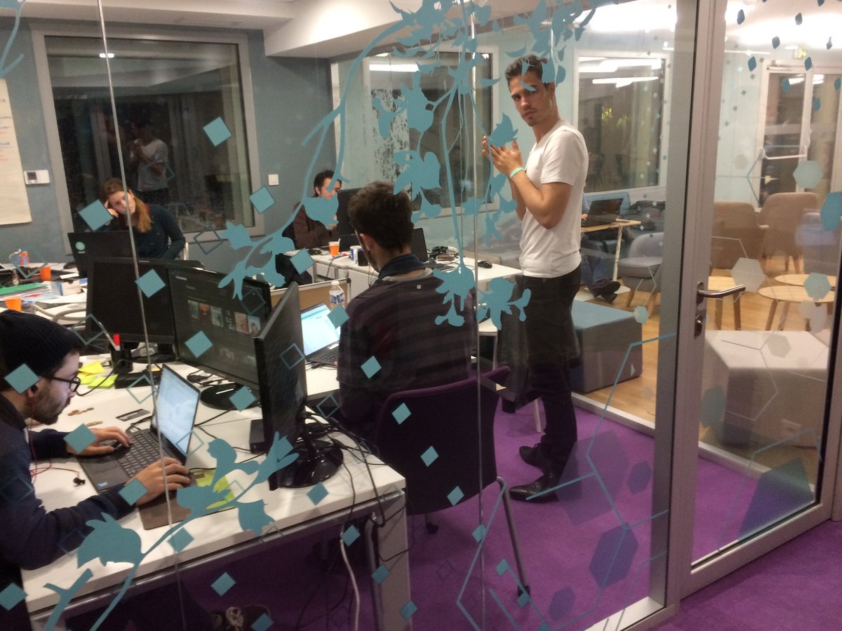 espaceprepas's tweet photo. Échanges avec des étudiants et visite du campus de @kedgebsMRS, un superbe lieu d'études et de vie. @LeHubKBS impressionnant de modernité. https://t.co/u1bTrYSkyd