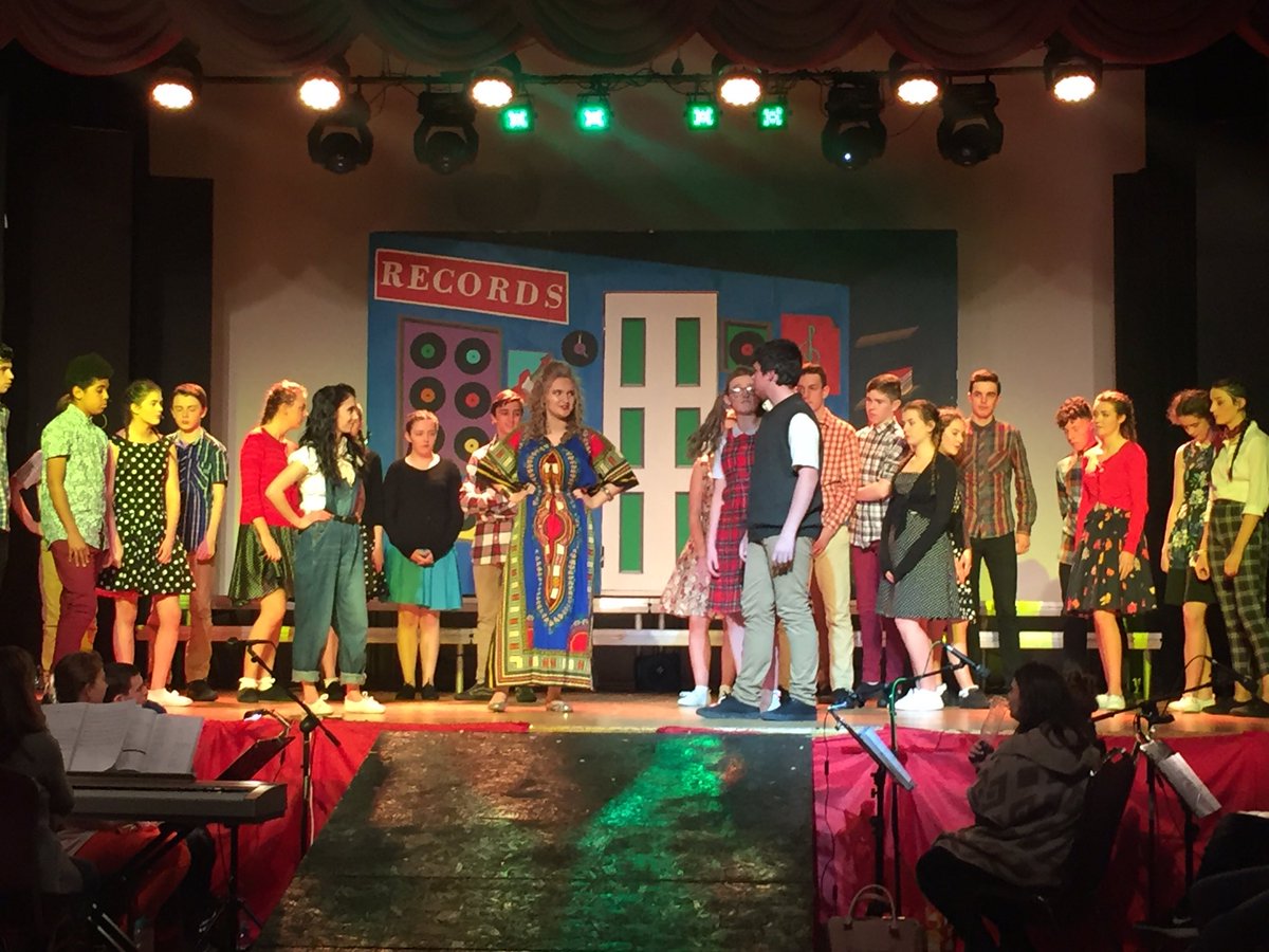 Like &amp; retweet to be in with a chance of winning 2 tickets for Tuesday night to AVS show 'Hairspray'