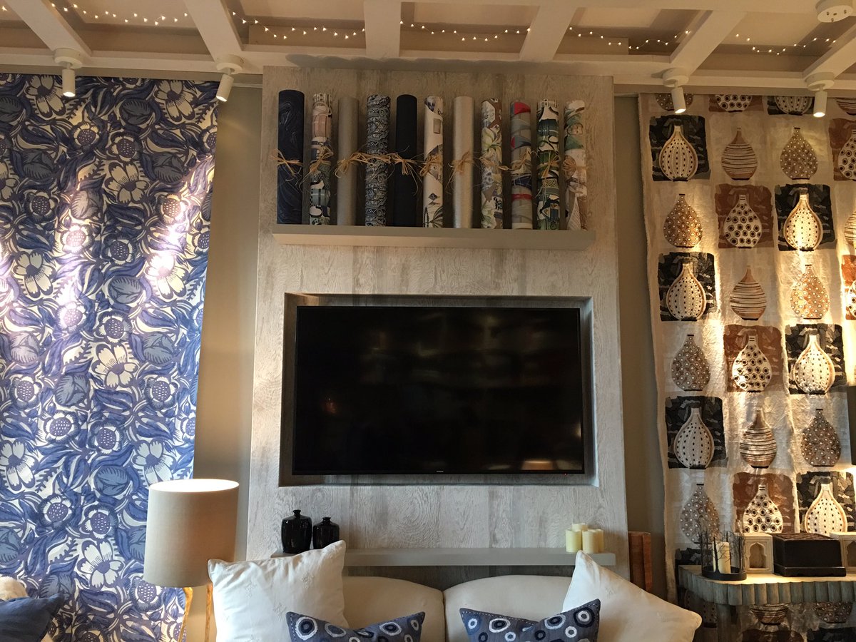 ashtonhouse_des's tweet photo. #wallpapers to inspire in our #interiordesign #studio #ashburton #christopherfarr #manuelcanovas #thibaut #designerfabric #designerwallpaper https://t.co/ykKEM6SDyi