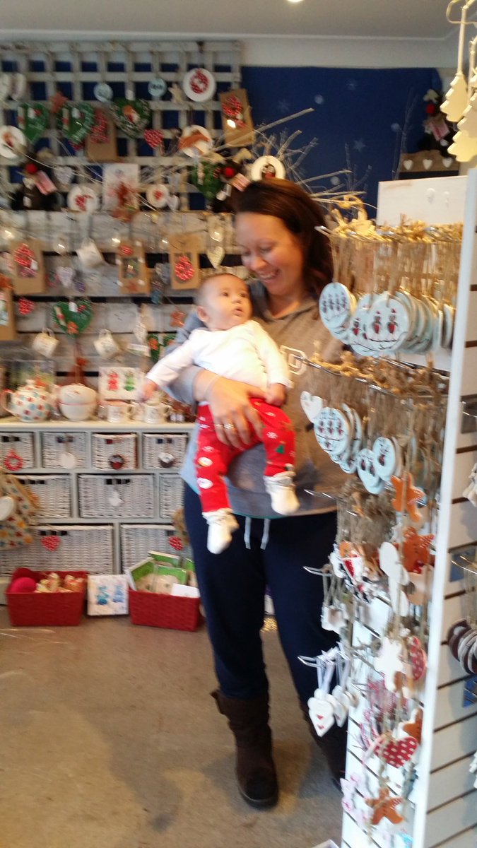 tastethecolour's tweet image. Open!!!Christmas is on its way !book your pottery painting session  #santafir #onefourty #babyprints #threefrenchhens_christmasshop