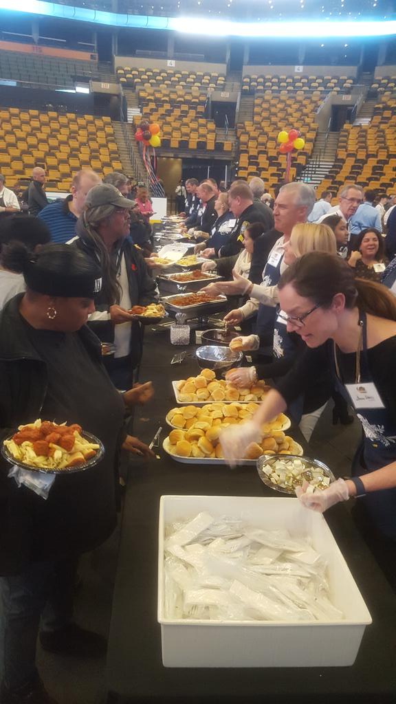 BerniceNews's tweet photo. A big Thanksgiving feast at @tdgarden for 21st annual #TableofFriends (The food smells yummy!) https://t.co/DQsJfaGaea