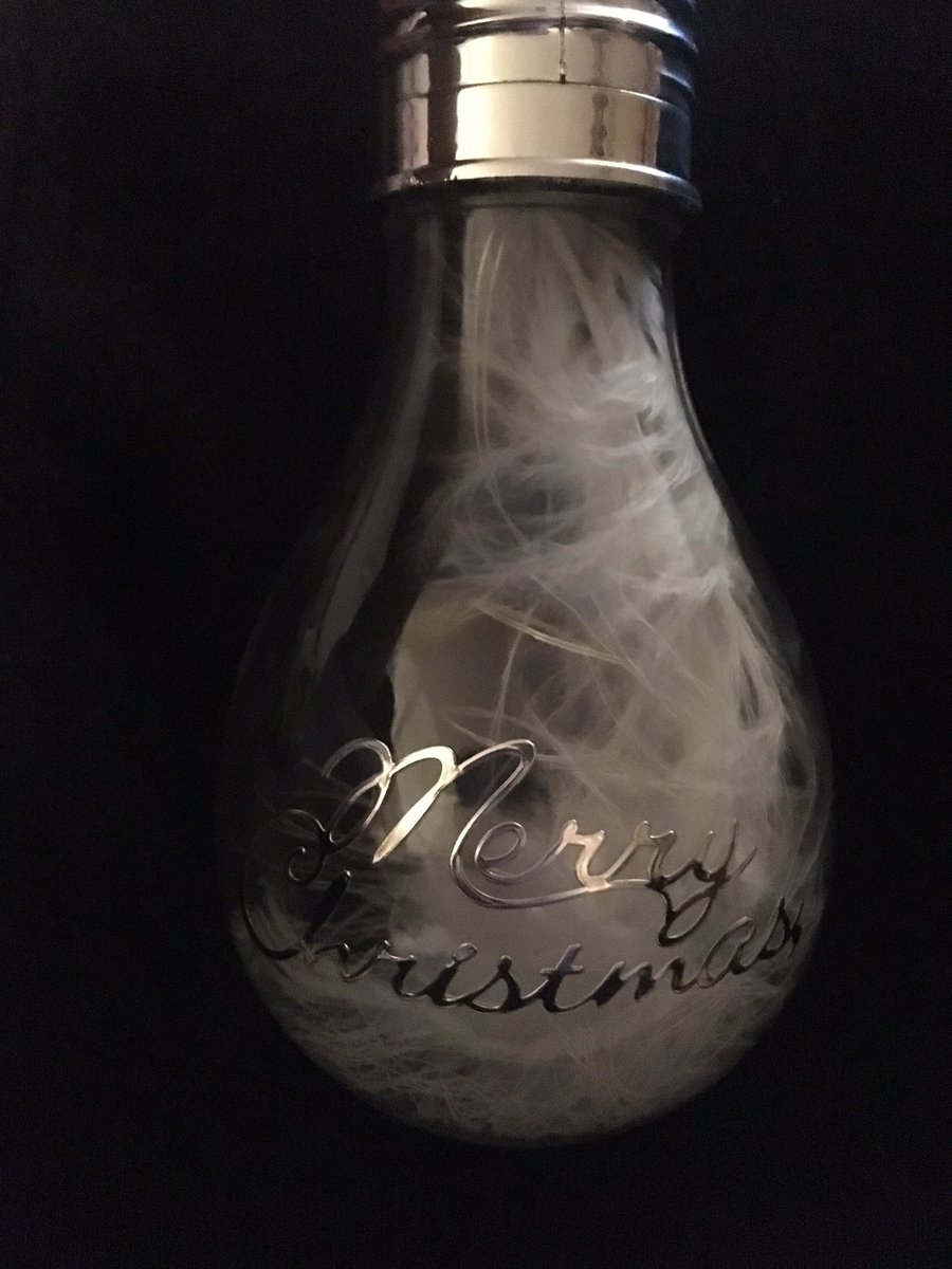 MoonBack2's tweet photo. Beautiful Christmas Glow Bulbs https://t.co/LQeUGPjBz9