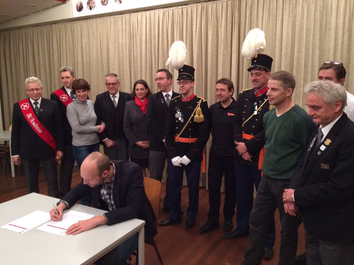 anjavannorel's tweet photo. Geweldig resultaat! 9 handtekeningen in ontvangst genomen van #schutterijen en #horeca. Stap naar gezamenlijke pilot https://t.co/vJ58WoYplV