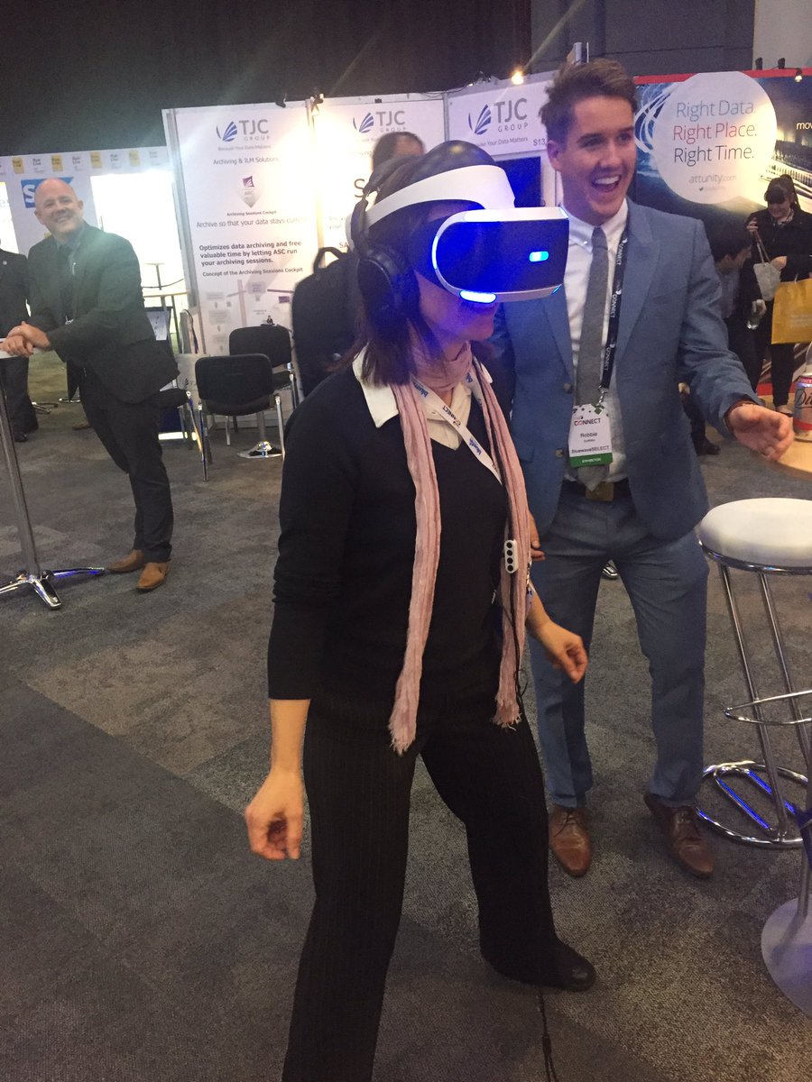 vin13_'s tweet photo. More enthusiastic VR gameplay today at @UKISUGConnect come over to S11 &amp; have a go #ukisugconnect https://t.co/i5PggYUFJz