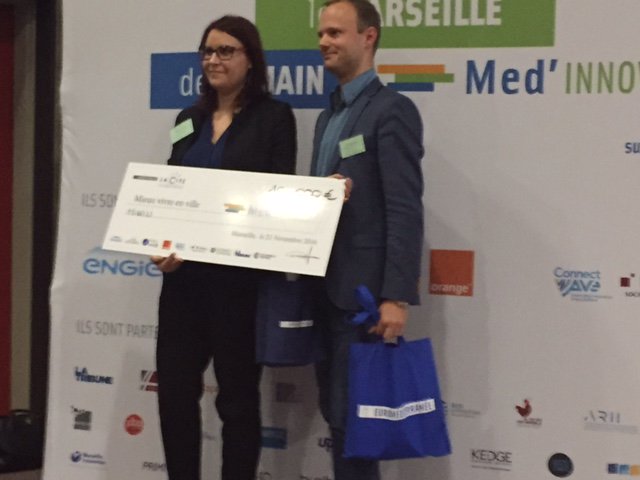 PfactoryFr's tweet photo. Le prix "mieux vivre en ville" remis à @CastorByMiwili Congrats ! #medinnovant https://t.co/ExXKE9Z0l9