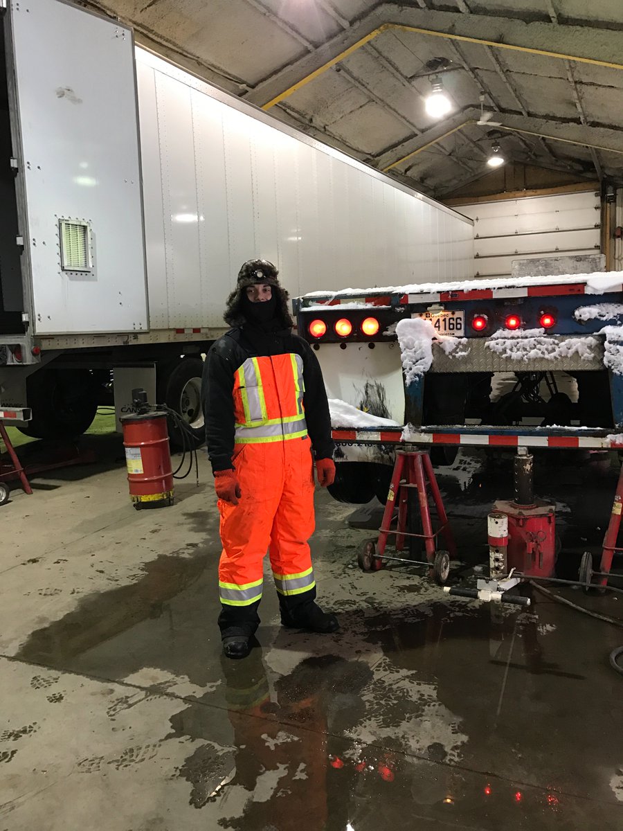 Notre technicien Nicolas Dubuc-Pelletier prend cela au sérieux! lol!! Conclusion, beau temps, mauvais temps, ont est la pour vous servir.