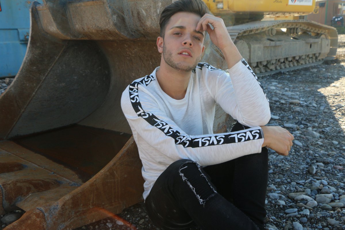 haenni__luca's tweet photo. What do you mean? 😏
https://t.co/jmDRkBz7nG
#WhatDoYouMean #SVSL #Faennis #outnow https://t.co/ef7VIBl84e