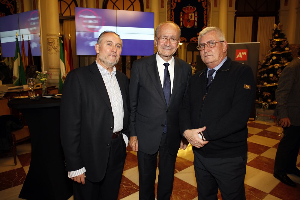 HerograGroup's tweet photo. Recepción en el Ayuntamiento de @malaga de D. Juan y D. Joaquín Romero por el Alcalde D. Francisco de la Torre Prados #AM2016 https://t.co/bap9WsNuYC