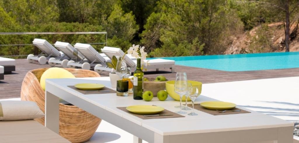 Comfortvilla's tweet photo. Wine lovers, this one is for you! On our Facebook page we have shared an article about a winery on Mallorca. https://t.co/JO6OdzurAz
