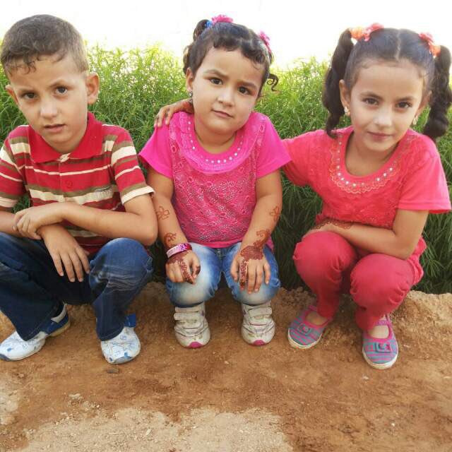 InsideZaatari's tweet photo. I got so excited when I saw the Henna and wanted to paint it on my hands...I love how it looks #insidezaatari #everylastchild #syriachildren https://t.co/VRKBghvz8H