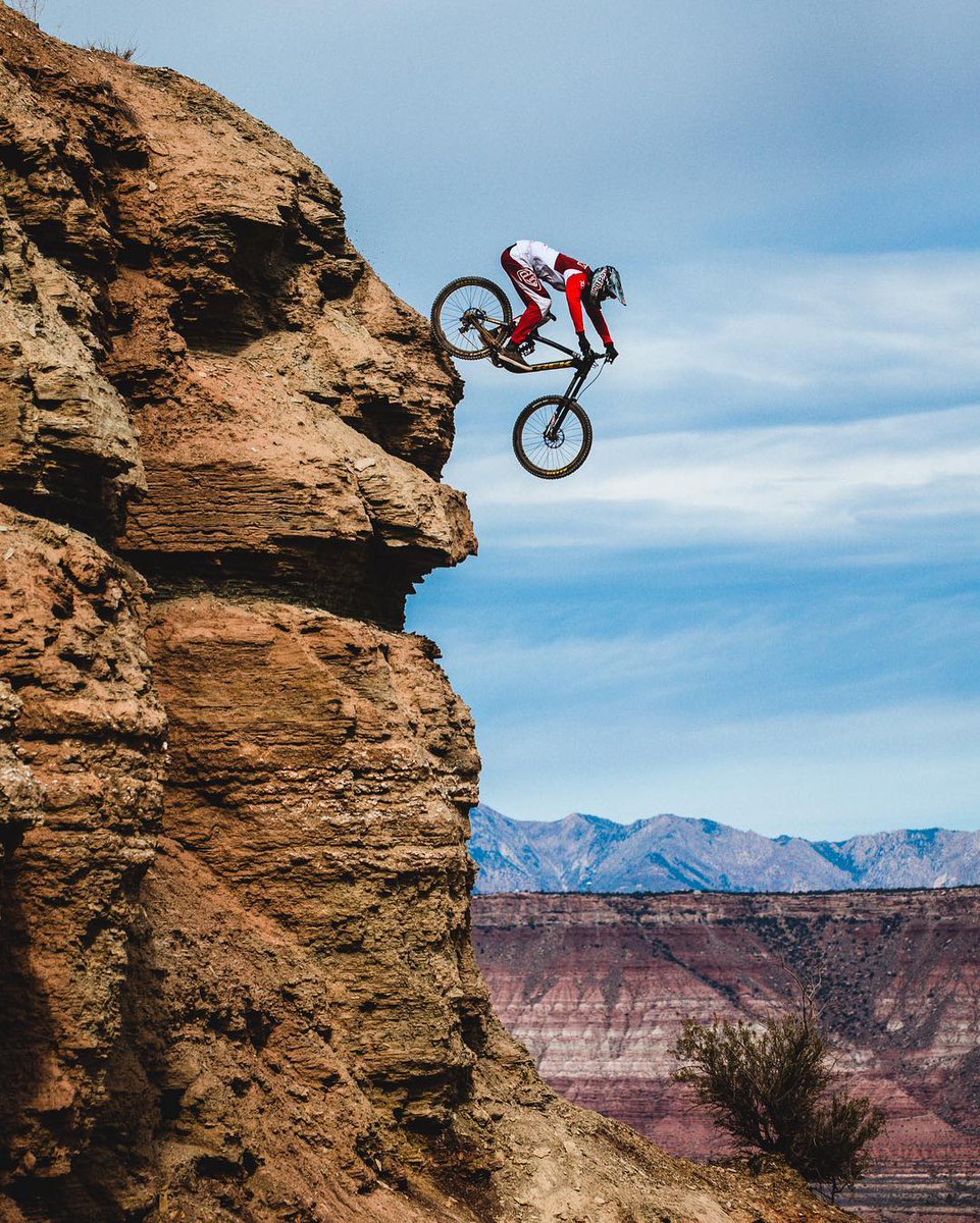 RedBullUK's tweet photo. If your friend rode off a cliff… Would you? 😱 #RedBullRampage #PhotoOfTheDay https://t.co/k0SRMlNBfF