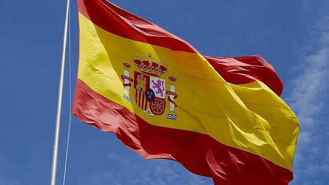 Colmenero's tweet photo. La bandera más bonita del mundo. Feliz #DiaDeLaConstituciónEspañola a todos los que se sienten españoles. https://t.co/HZ8bD8446V