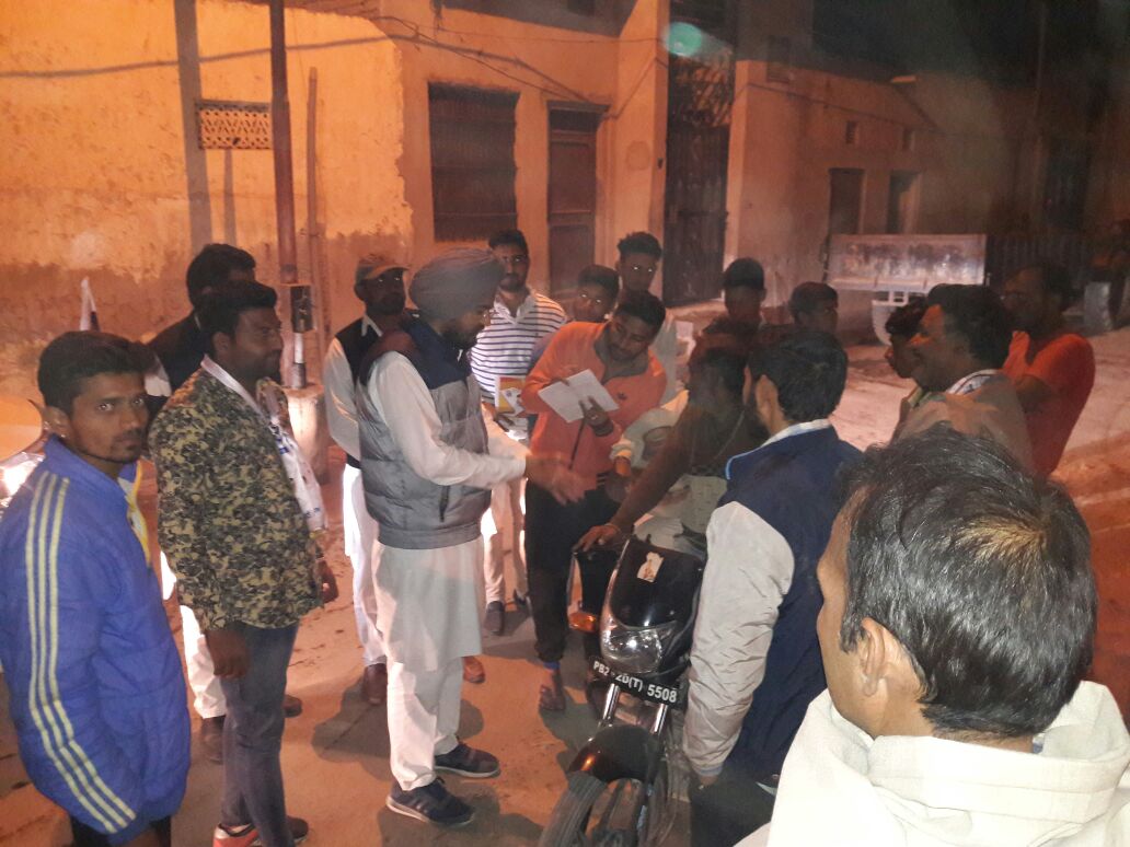 teamsbssidhu's tweet photo. Getting great response from Locals of Fazilka. Door to Door is a real successful Campaign for #AAP https://t.co/okQVbqJXCj
