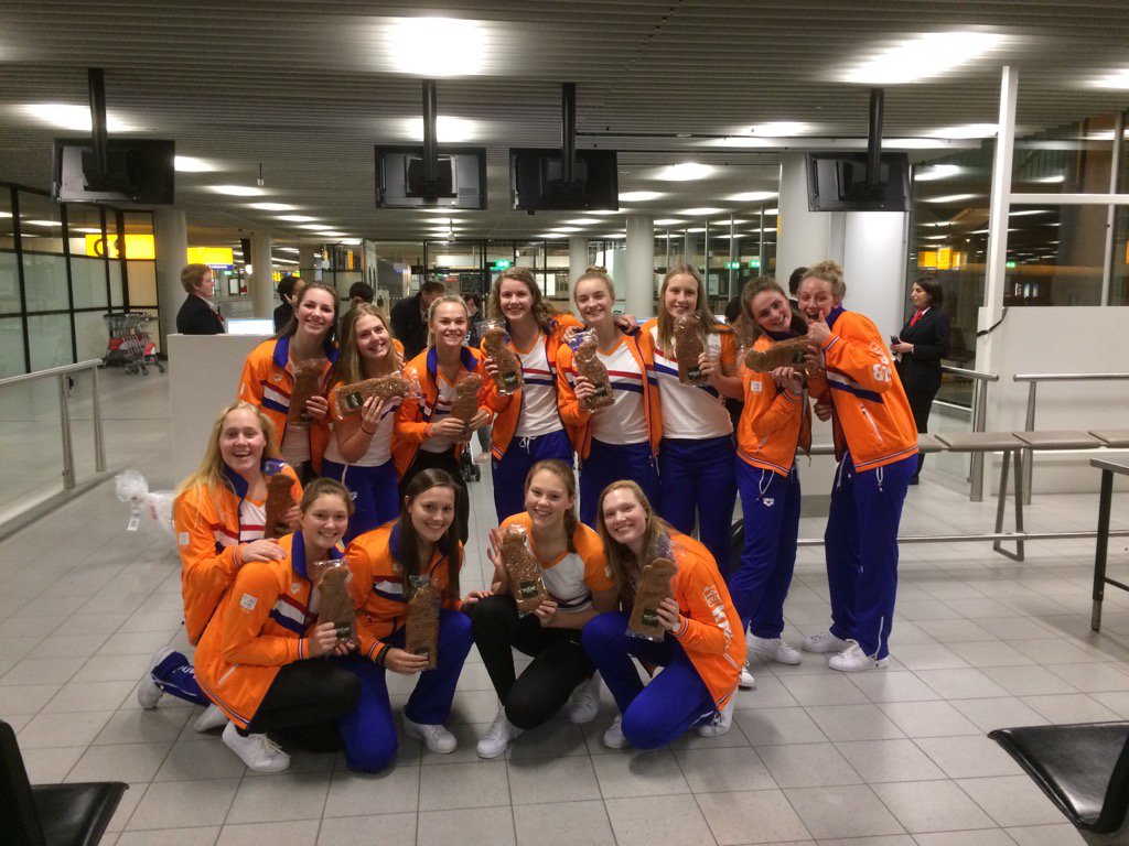 Fysiotherapeut <a href="/KennyOdijk/">kenny odijk</a> is met de <a href="/wpdamesjeugd/">WaterpoloDames Jeugd</a>  op weg naar het WJK in Nieuw Zeeland. Heel veel succes!  #opnaargoud