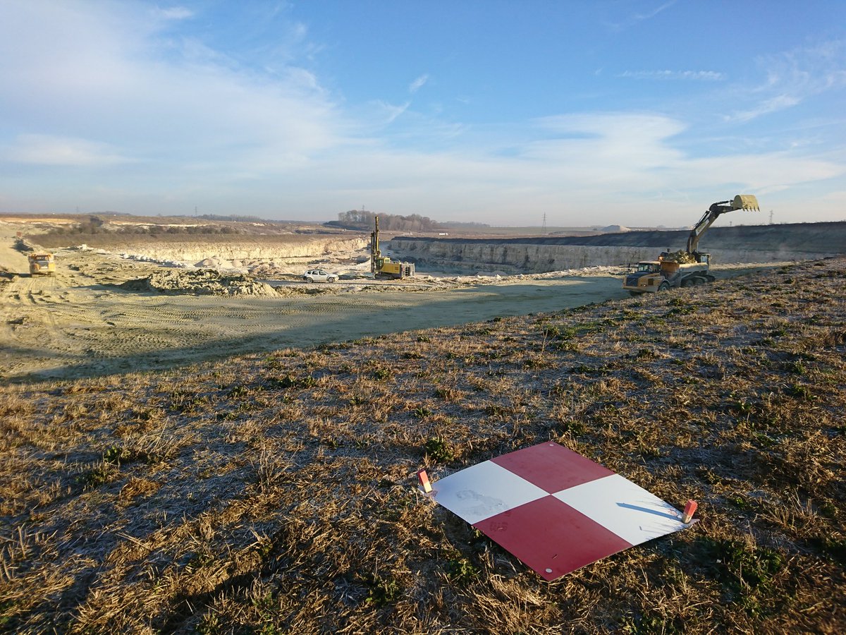bm_drone's tweet photo. Implantation de GCP sur une carrière avant vol de drone pour levé topo @bm_drone https://t.co/sRd6EyzwDl