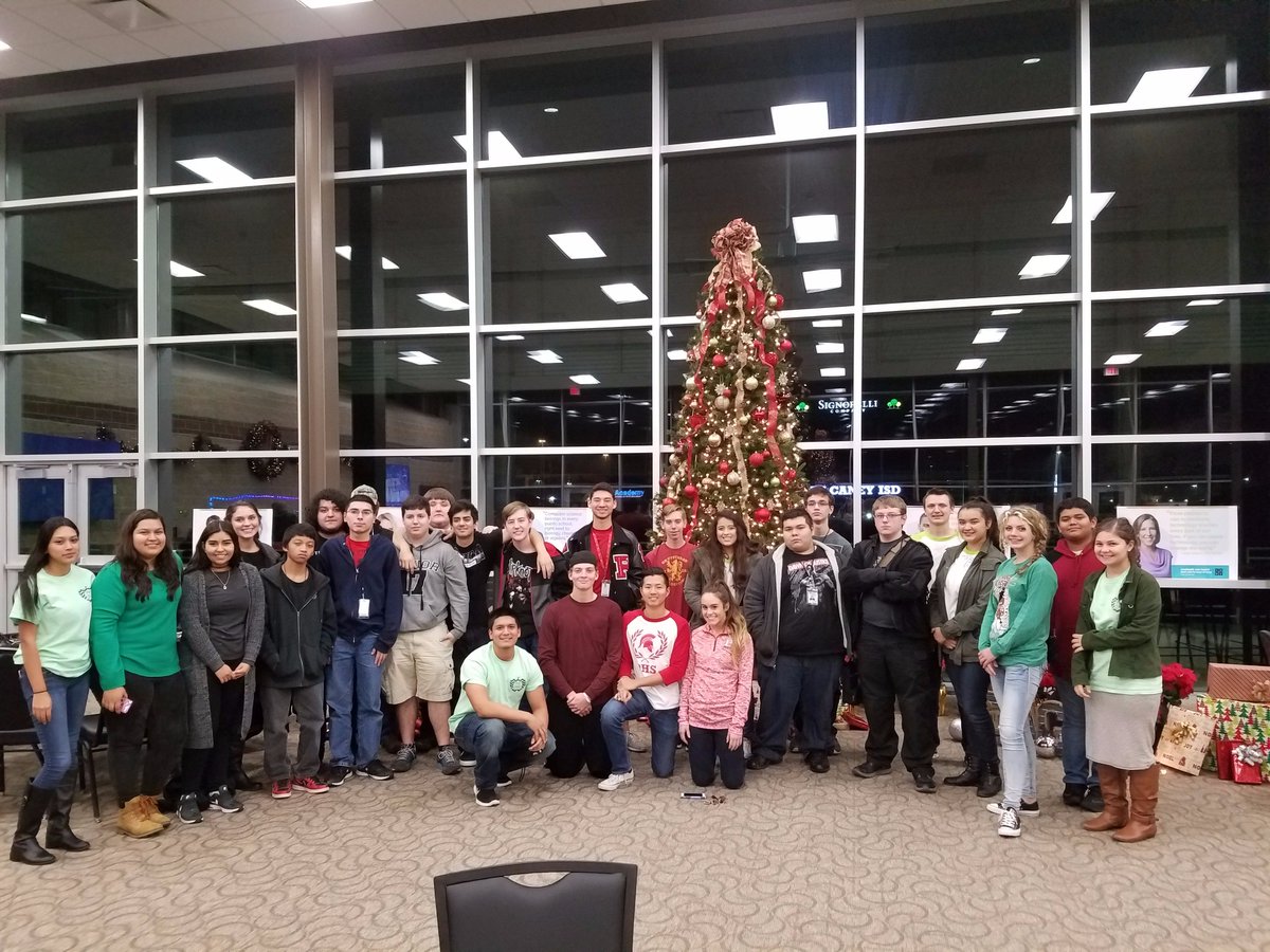 Herr_LisaG's tweet photo. NCISD Hour of Code was great Success!  https://t.co/EOwBM5bSZz #PorterSpartans @phs_tafe @PorterHSCheer  @PorterStuCo  @Porter_DECA   #NCISD https://t.co/gWkTsDgsjw