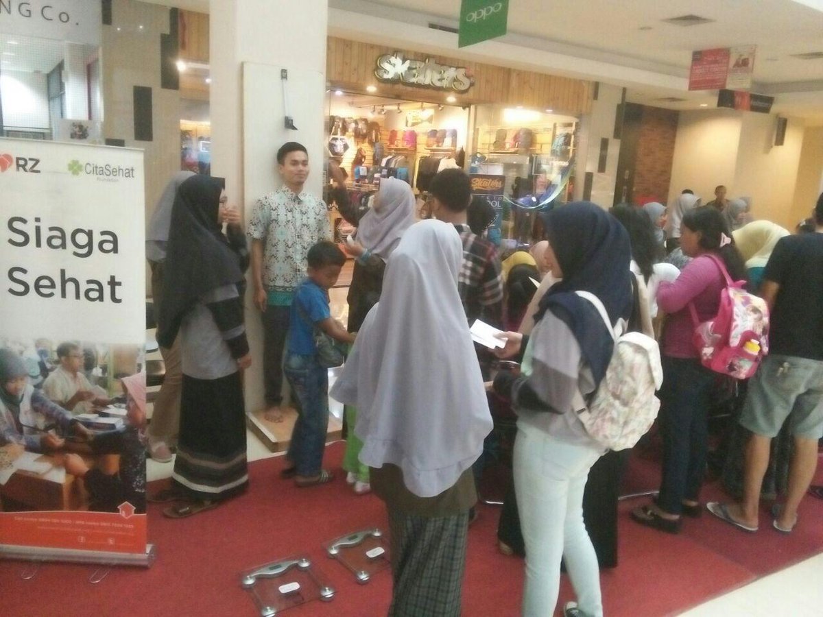 AboutCirebonID's tweet photo. RT @rumahzakat: #SharingHapiness @CitaSehat Dan RZ Turut Sukseskan Cirebon Nutrifair 2016 di Grage City Mall https://t.co/JDKuuSVUqA