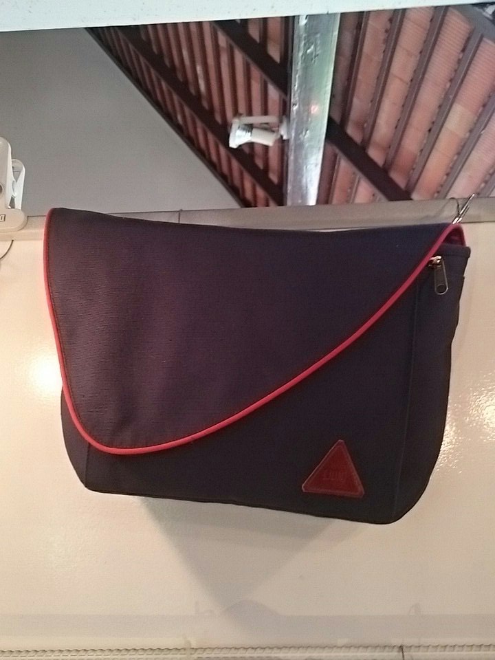 SiamRoyalOrchid's tweet photo. Simple bags, nice materials and well made. Designed for travel. Great for every day use. By {Jun} #CMDW2016 https://t.co/bFTpGAbxVS https://t.co/kkqcBtQ9Uy