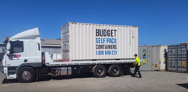 BSPCAU's tweet image. Load your #selfpack moving #containers at one of our depots #Australia-wide. Find out how it works here ==&amp;gt; bit.ly/2gx4yLw  #moving