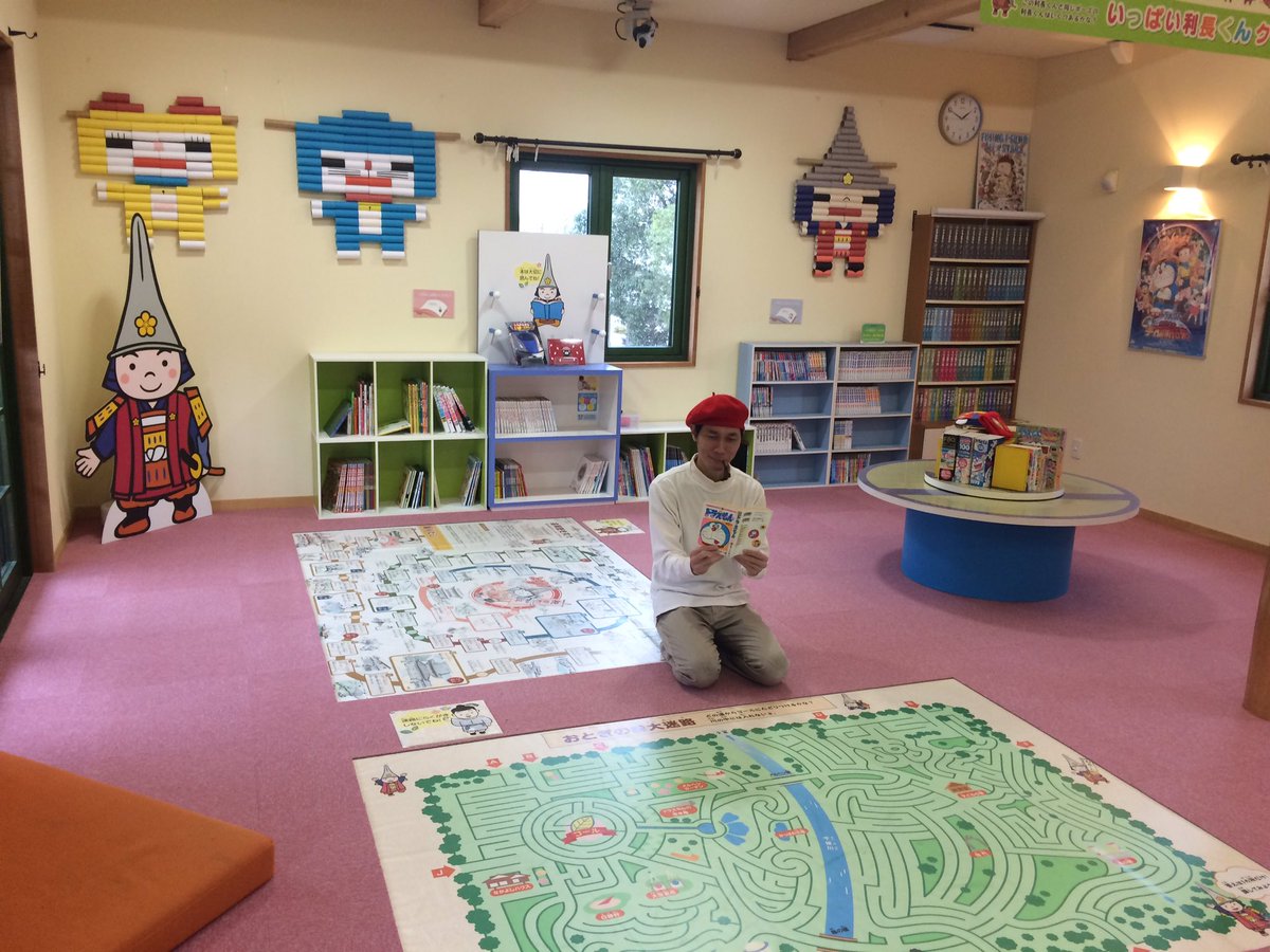 藤子ｆａ宣言隊 富子山雄 高岡おとぎの森公園に なかよしハウス という建物があります どこでもドアのような入り口から中に入ると ドラえもんグッズでいっぱい 実はこちら 09年に半年間 ドラえもんなかよしハウス としてオープンしていました