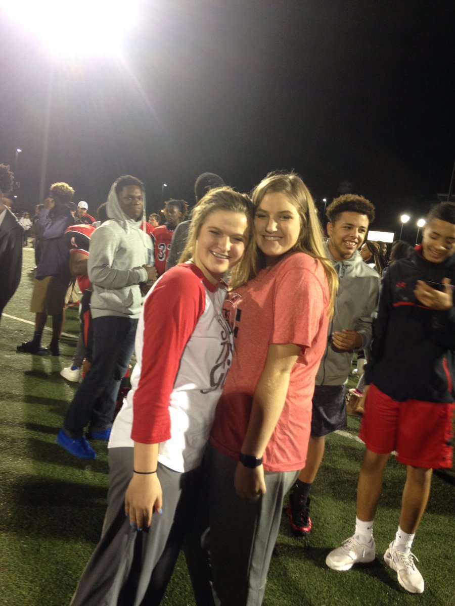 AnnaClaireSmit9's tweet photo. missing football season like crazy☹️🏈❤️😬 https://t.co/1dODWBNauV