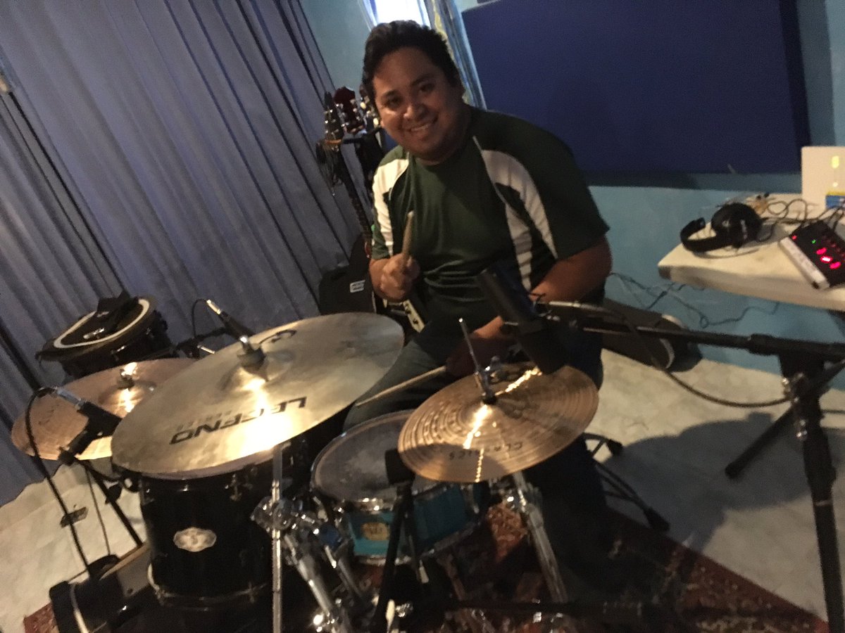 eliodrums's tweet photo. Grabe baterías para ambar en #21records en campeche https://t.co/T3aO9FaFUh