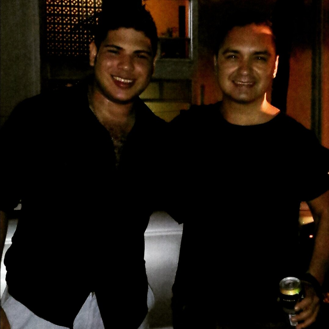 TavitoCanizales's tweet image. La mejor noticia que me dieron hoy fue que regresas a reventar Honduras arquitecto @AlexiDelano #TbLosParty2014 #PuroZapateo #SoundArchitect