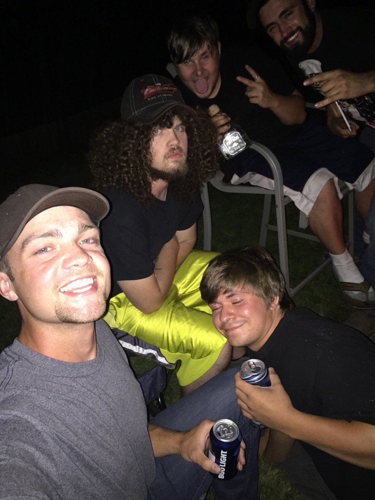 CoulterBeck's tweet photo. Them low key nights with the buddies🍻 https://t.co/0A5JObAde6