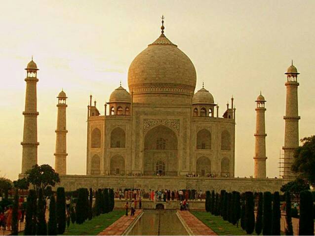 TravartOfficial's tweet photo. Did you know that the Taj Mahal dose different colours at different times of the day? 😍😍
#VisitTajmahal #feelthelove https://t.co/aHNMTVzw9D