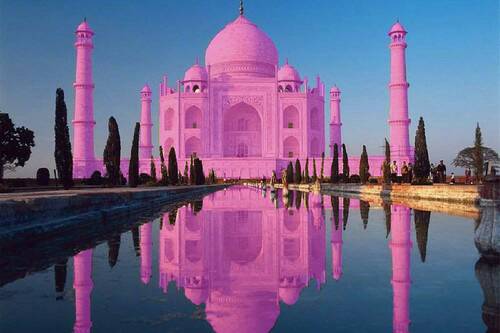 TravartOfficial's tweet photo. Did you know that the Taj Mahal dose different colours at different times of the day? 😍😍
#VisitTajmahal #feelthelove https://t.co/aHNMTVzw9D