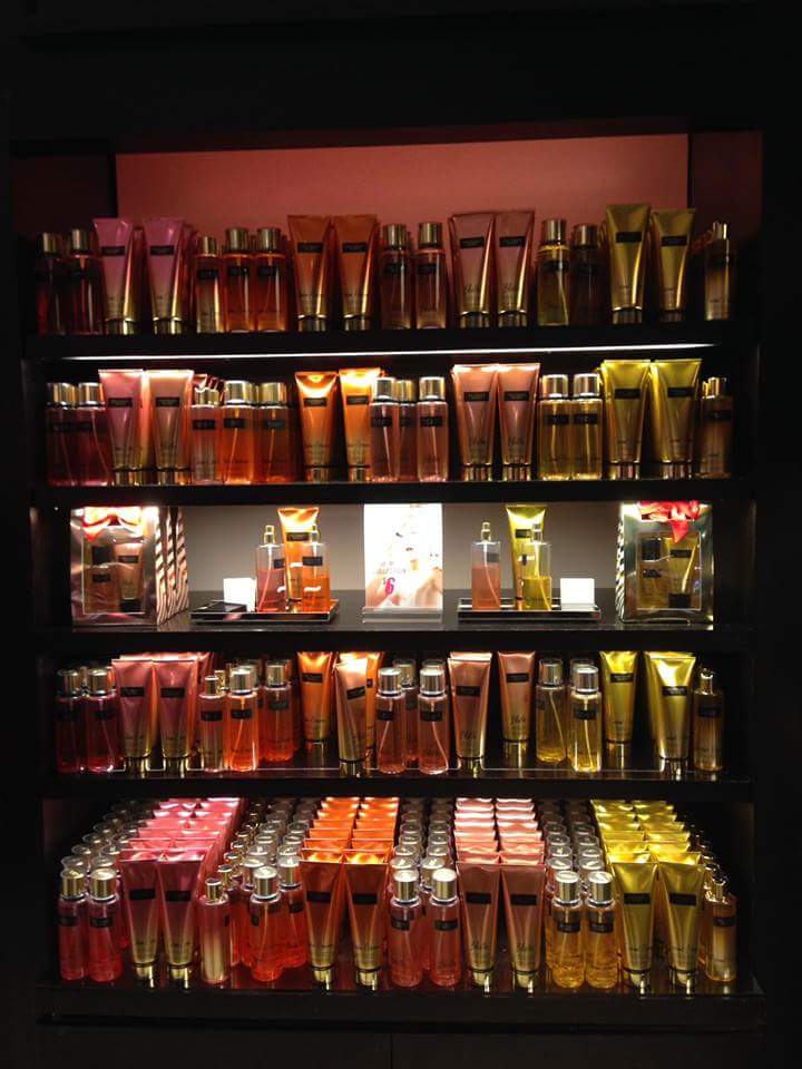 songluoqi's tweet photo. รับหิ้ว victoria's secret จากเมกา ปิดรับสินเดือนของถึงไทยต้นเดือนม.ค. สนใจdmมาเลย  *โลชั่นน้ำหอม390฿*
#howtoperfact #ripไอดอ #ใช้ดีบอกต่อ https://t.co/h9cNwJ7APc