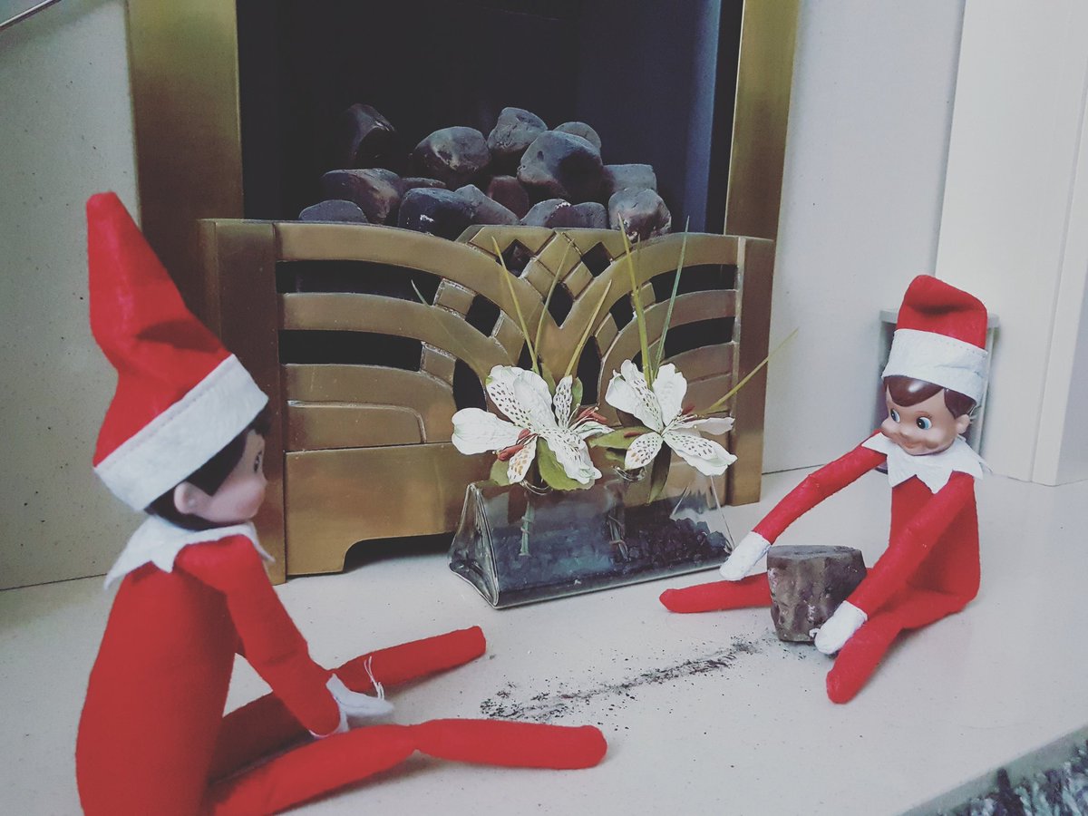 nickiestevo14's tweet photo. #elfontheshelf #doubletrouble #xmas https://t.co/IruwIFt4gG