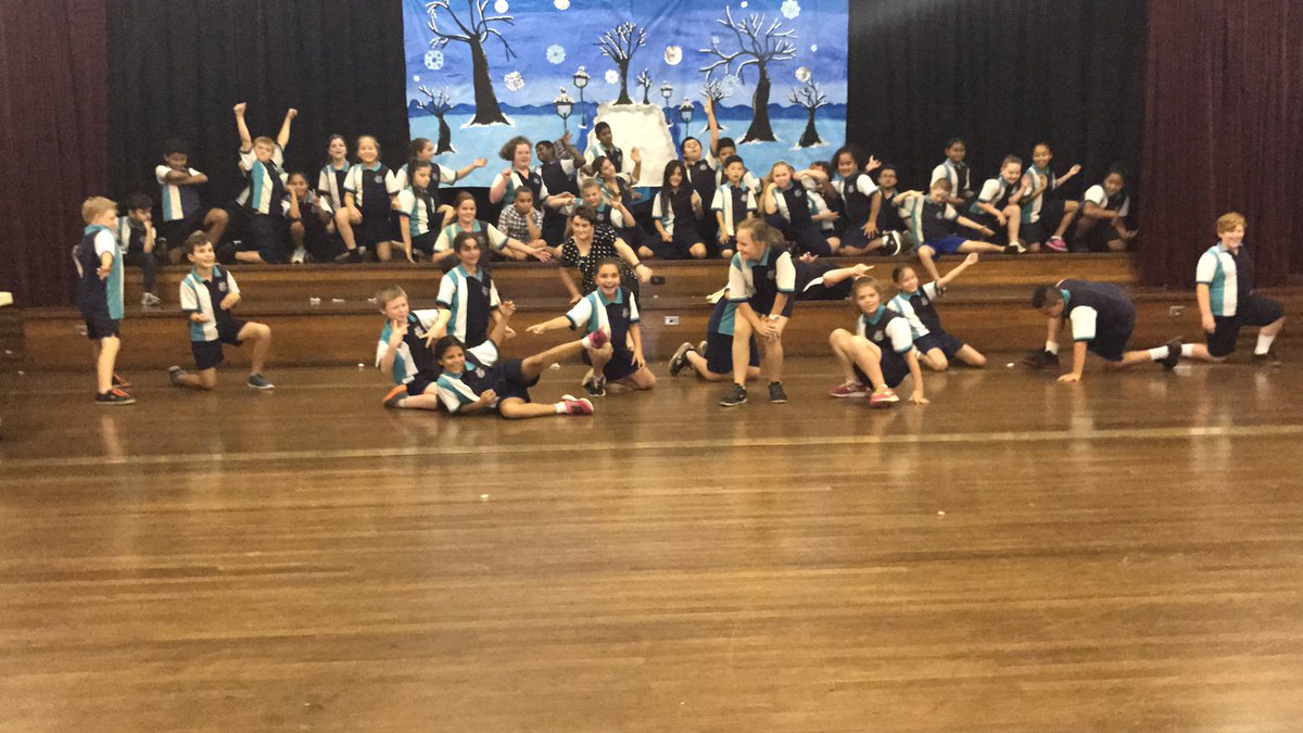 tuerlings5's tweet photo. Christmas concert rehearsal @rebecca11371 https://t.co/XrmTBN2wCu