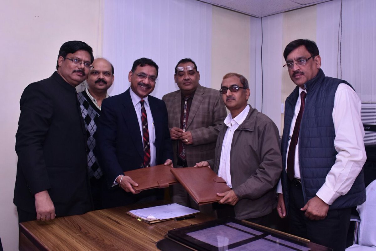 THDCIL_MOP's tweet photo. #THDCIL signs #PowerPurchaseAgreement with #UPPCL (UP) for Dhukwan Small #Hydro Project (24 MW) on 05.12.2016 at #Lucknow https://t.co/0g4R2RzDZE