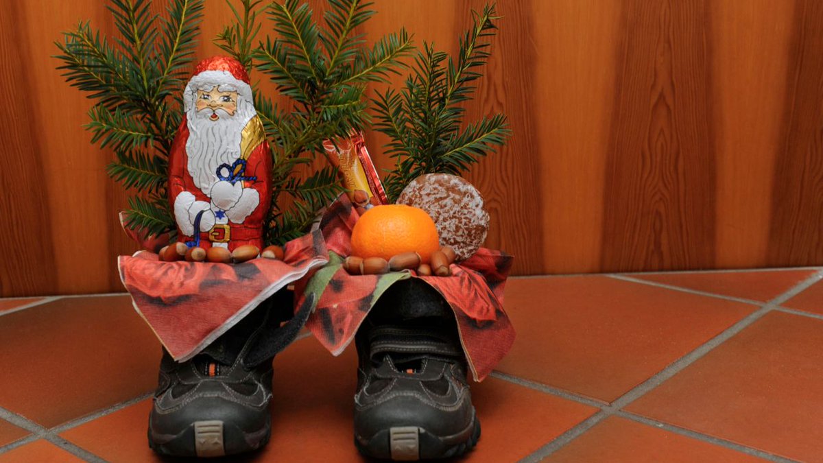 Warum stellen wir an Nikolaus eigentlich unsere Schuhe raus? | BILD |  Scoopnest