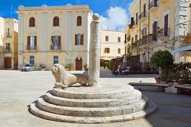 Oggi è la festa di Sanctus #Nicolaus, un ottimo motivo per visitare la Basilica a lui dedicata ed il centro storico di #Bari @BariMigliore