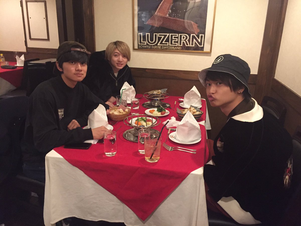 kimikabu's tweet photo. 第16回キミにかぶりつきの撮影に行ってきました。
12月21日掲載分はチーズフォンデュです！
セクシーショット満載です♡

#キミかぶ #スポニチ #DISH https://t.co/zYYpPETx0g
