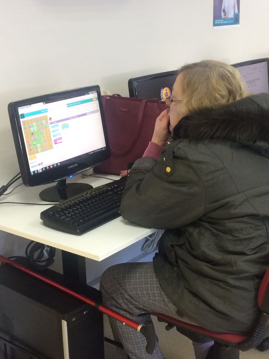 MERYEMTASCIOGLU's tweet photo. Kodlamanın yaşı yok, her yaşta kodlamaya devam😀 #HourofCode #codeorgtr https://t.co/iPMpCyYE5V